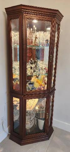 Dining Room corner cabinet solid wood stand up chest - Photo 2