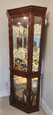 Dining Room corner cabinet solid wood stand up chest - Photo 3