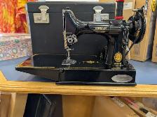 Working Singer Featherweight Sewing Machine