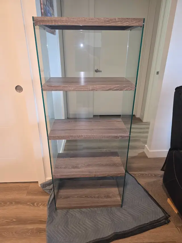 Bookshelf glass sides