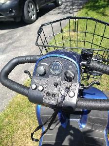 Pride Pursuit 4 Wheel Scooter - Photo 2