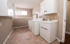 S/M/L DOG? HUGE 3 Bed 1.5 Bath. TALL DOUBLE GARAGE. Mill Woods - Photo 8
