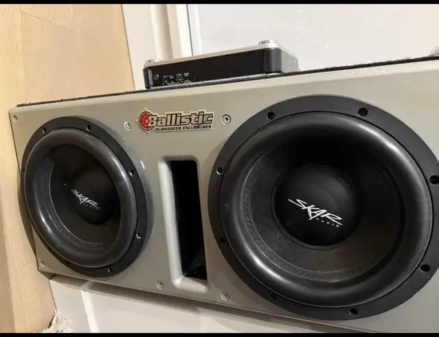 2 x 10' 1500watt Skar subwoofers,1000watt Alpine amp