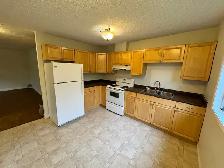 3 bedroom, 1 bath duplex - Photo 2