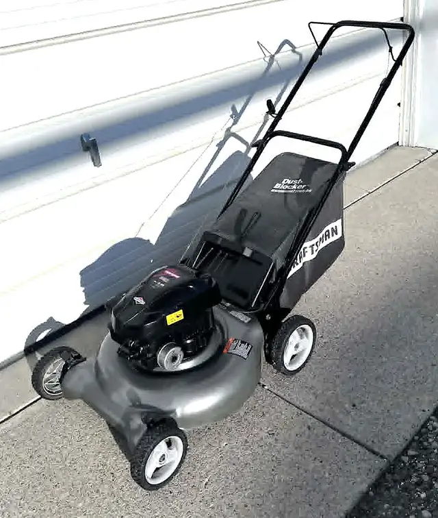 CRAFTSMAN REAR BAG GAS LAWNMOWER