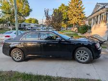 2013 Chrysler 300C, 5.7L Hemi, new summer and winter tires - Photo 2