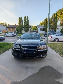 2013 Chrysler 300C, 5.7L Hemi, new summer and winter tires - Photo 3