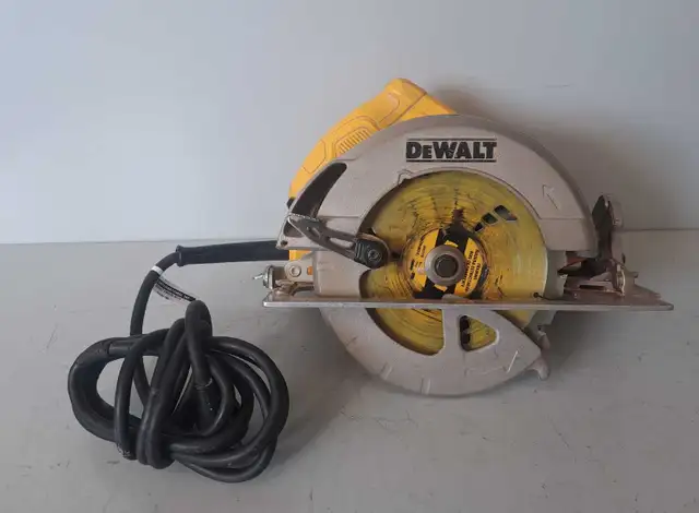 7 1/2' Dewalt Circular Saw DWE575 (29199740)