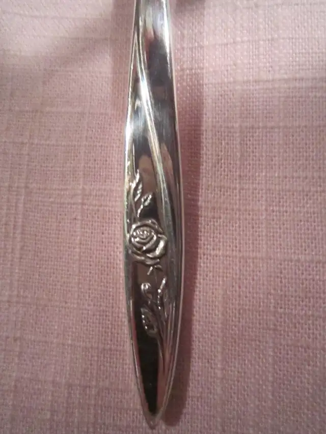 #29-89A   MORNING ROSE silverware set for 8