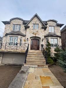 LAWRENCE AND BATHURST BASEMENT APARTMENT