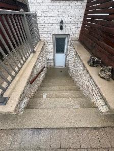 LAWRENCE AND BATHURST BASEMENT APARTMENT - Photo 2