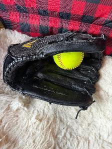 softball mitt - Photo 4