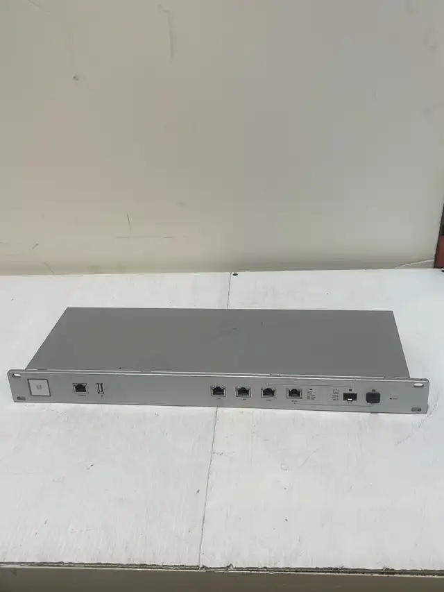 Ubiquiti UniFi Security Gateway Pro 4