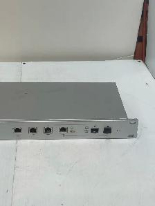 Ubiquiti UniFi Security Gateway Pro 4 - Photo 2