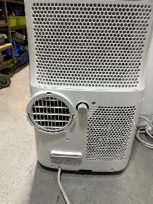 Toshiba Portable Air Conditioner with complete window kit - Photo 4