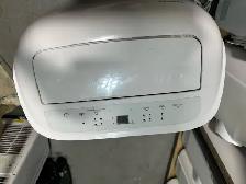 Toshiba Portable Air Conditioner with complete window kit - Photo 5