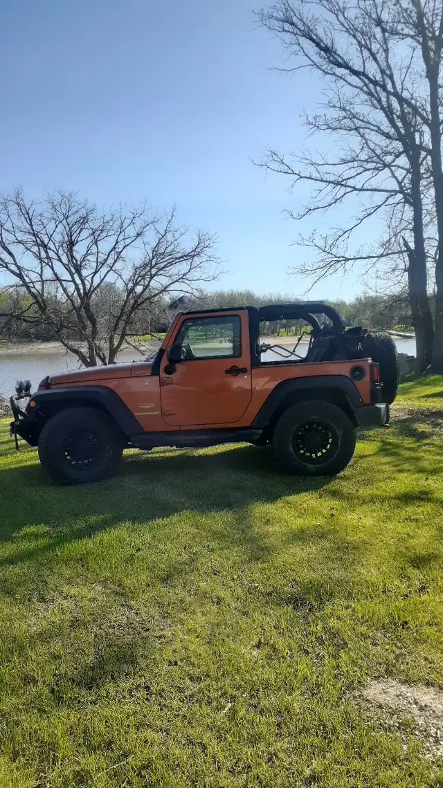 2011 Jeep Wrangler Sahara. Mint, no rust $21,999 OBO
