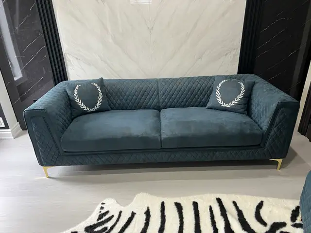 Luxurious Sofa 3 seater and 2 Chairs