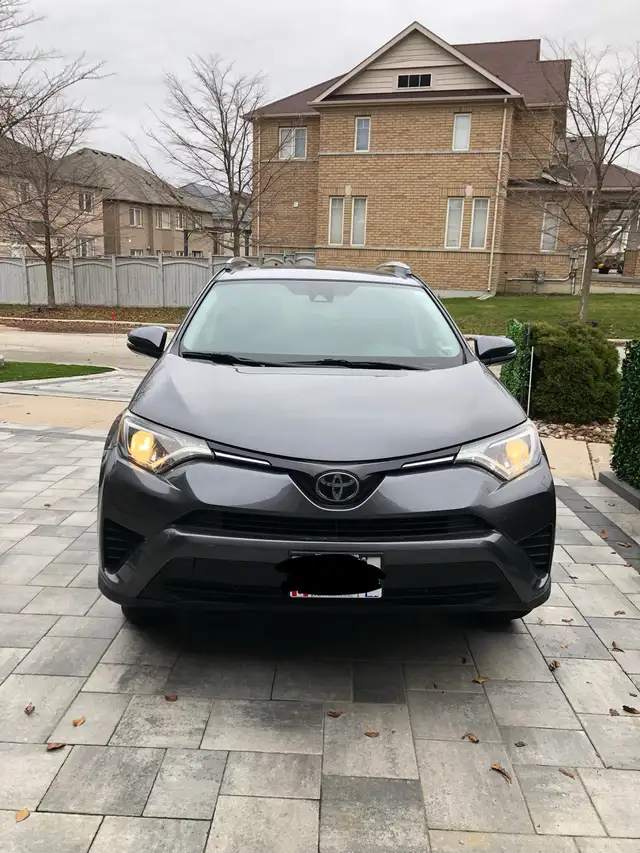2018 Toyota RAV4 LE - Accident free, Prestine condition