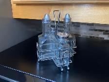 Vinegar and Olive Oil set with salt and pepper $5 - Photo 2