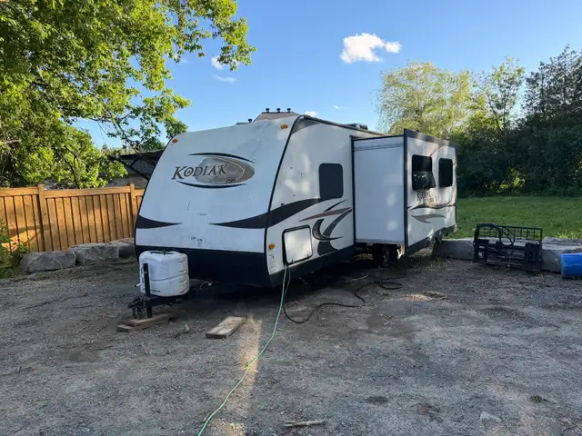 SALE – 2013 Kodiak Express Travel Trailer