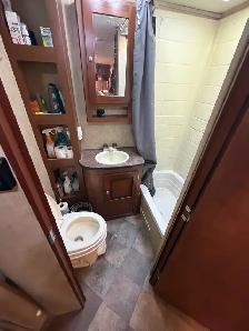 SALE – 2013 Kodiak Express Travel Trailer - Photo 7