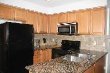 Upscale 2 Bdrm   Den, Townhouse near downtown Mississauga Sept 1 - Photo 9