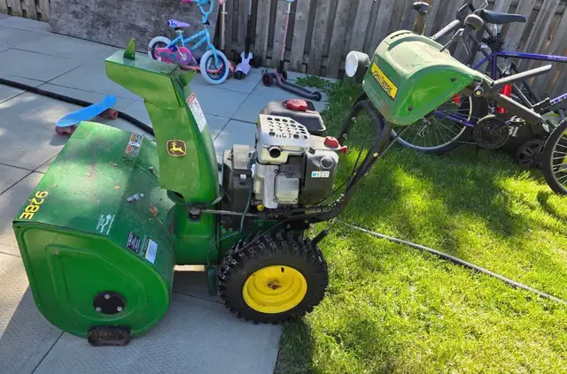 SNOW BLOWER