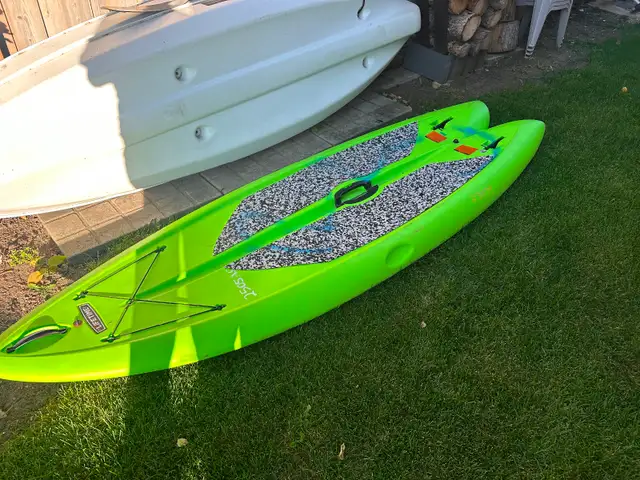 Paddle board and paddle
