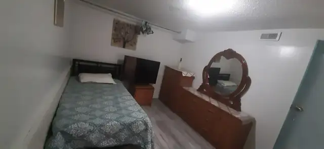 Furnished room in Malton (647) 703-1273 for single working man