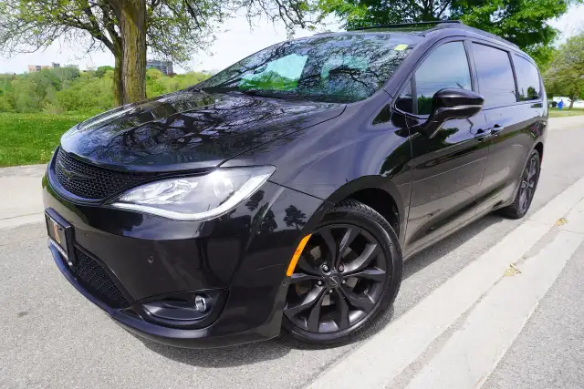 2019 Chrysler Pacifica LIKE NEW / REAR ENT/ ONE OWNER/ NO ACCIDE