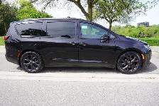 2019 Chrysler Pacifica LIKE NEW / REAR ENT/ ONE OWNER/ NO ACCIDE - Photo 5