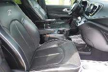 2019 Chrysler Pacifica LIKE NEW / REAR ENT/ ONE OWNER/ NO ACCIDE - Photo 28