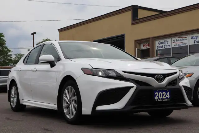 2024 Toyota Camry SE Auto