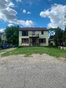 Beautiful, renovated 2 to 3 bedroom upper duplex