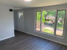 Beautiful, renovated 2 to 3 bedroom upper duplex - Photo 2