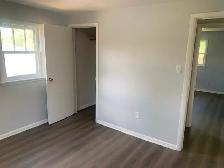 Beautiful, renovated 2 to 3 bedroom upper duplex - Photo 8