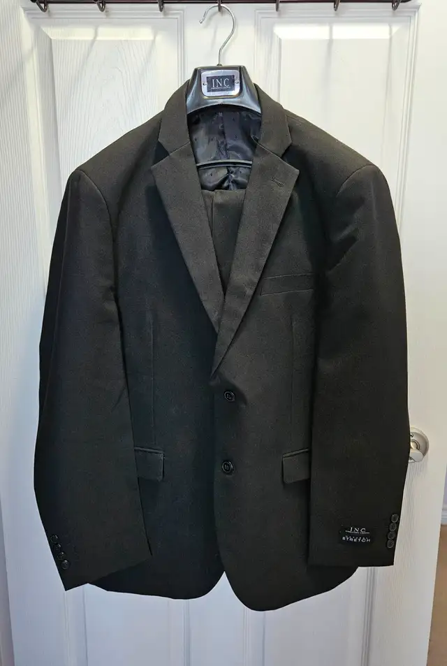 BRAND NEW INC INTERNATIONAL CO MEN'S BLACK SUIT (44)
