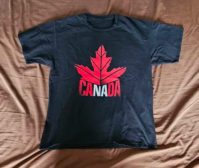 MEN'S SHORT SLEEVE T-SHIRT WITH CANADA MAPLE LEAF GRAPHIC (XL -