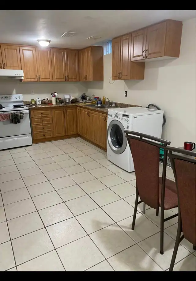 ONE BEDROOM APARTMENT NEAR SQUARE ONE