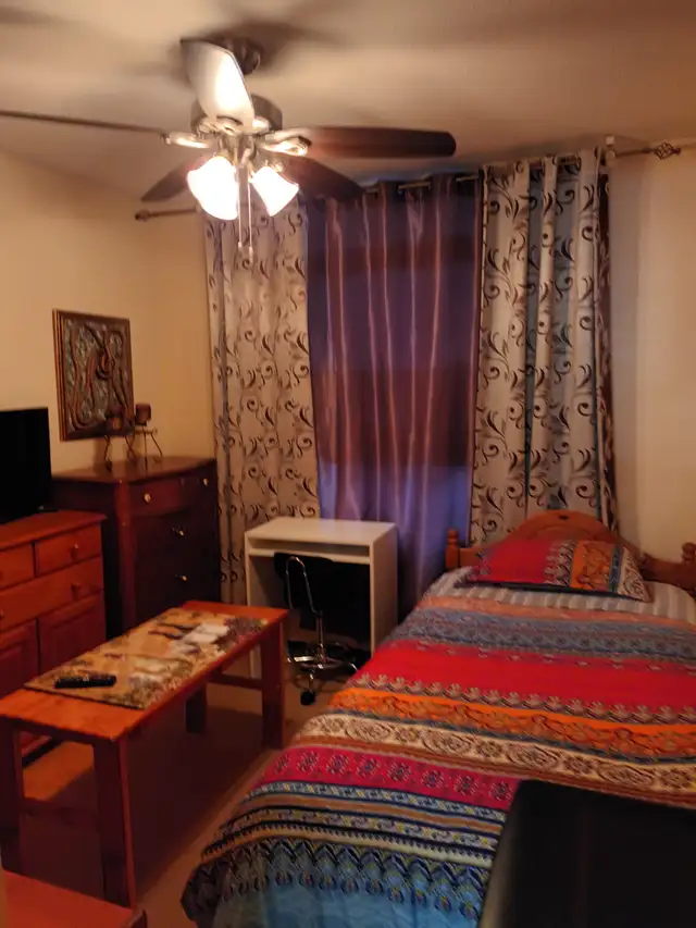 Private room-West Mall and Bloor ( ETOBICOKE )