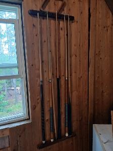 Pool Table with balls, rack, cues and chalk - Photo 2