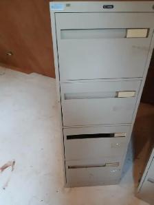 Office chairs and 2 high filing cabinets - Photo 2