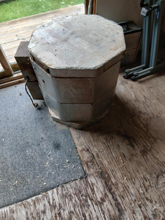 Large kiln, about 27 clay molds, 2 instruction books
