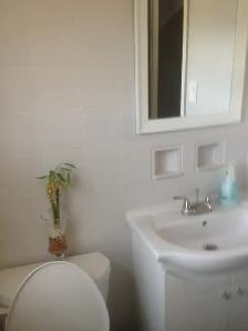 Private room for rent shared washroom and kitchen - Photo 2