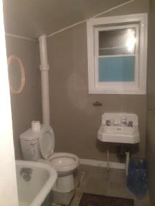 Private room for rent shared washroom and kitchen - Photo 3