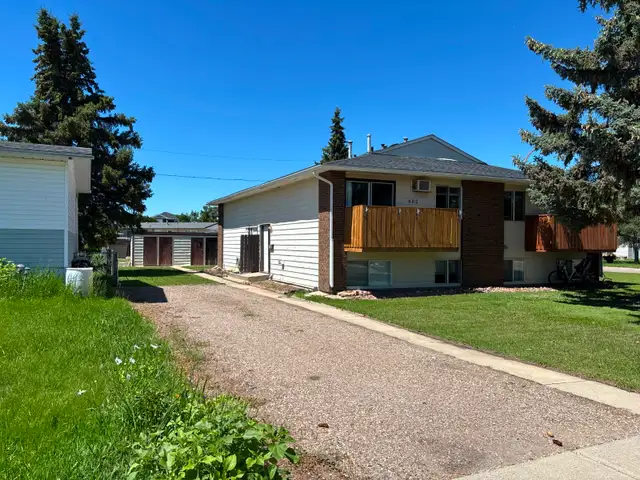Redcliff 4-plex for rent