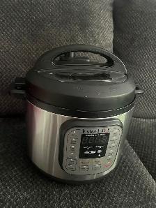 Instant Pot Cooker - Photo 2
