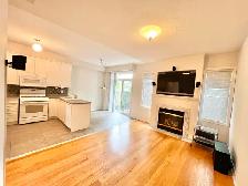 3 BED   3 BATH TOWNHOUSE IN THORNHILL - Photo 3