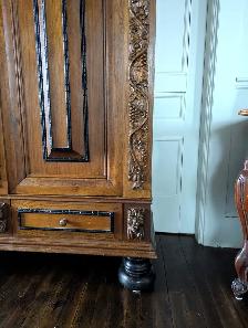 Antique Dutch Linen Cabinet - Photo 2